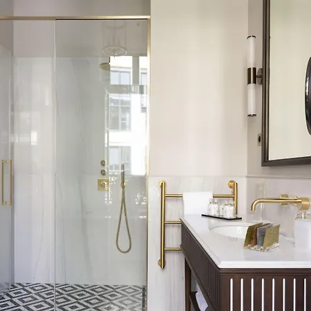 Les Jardins Du Faubourg & By Shiseido Parijs