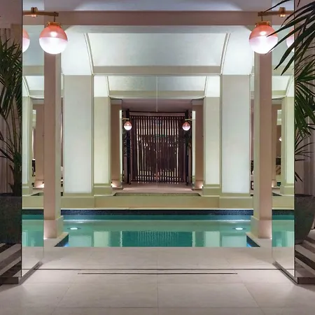 Отель Les Jardins Du Faubourg & By Shiseido Париж