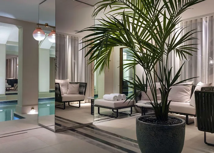 Les Jardins Du Faubourg & By Shiseido Hotel 5*