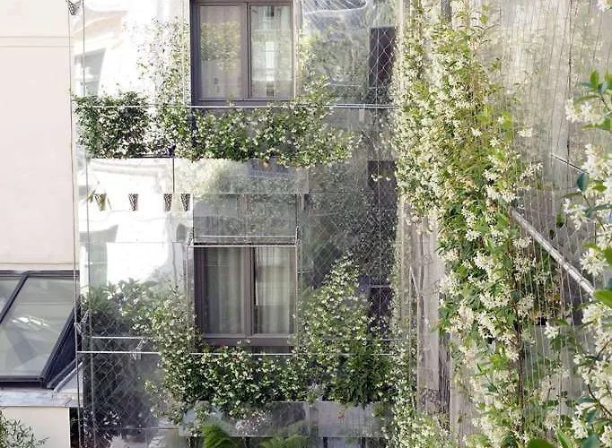 Les Jardins Du Faubourg & By Shiseido 5*