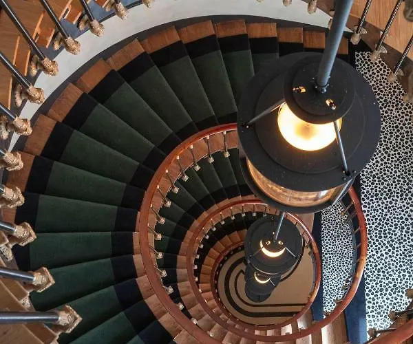 Les Jardins Du Faubourg & By Shiseido 5*